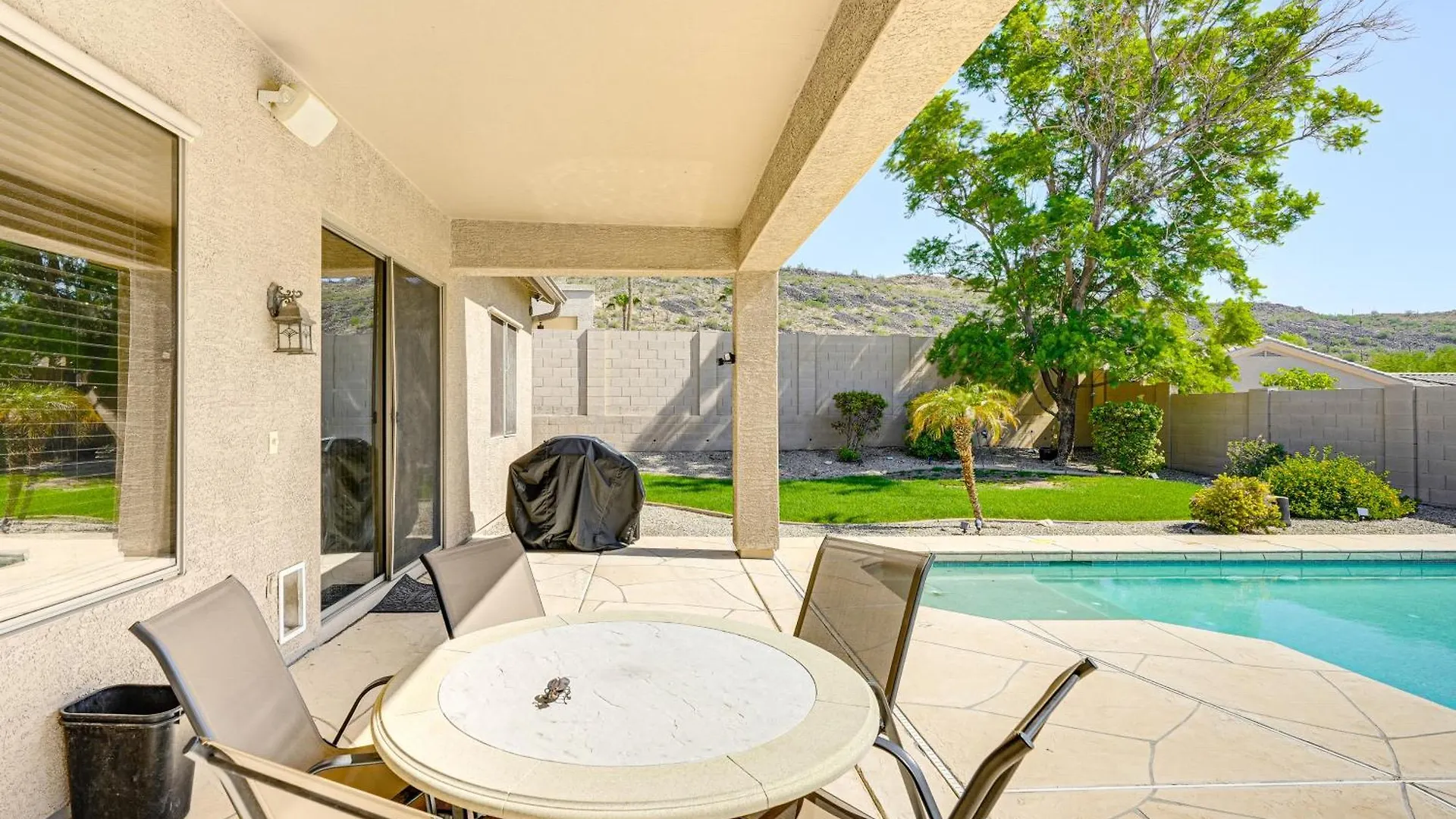 別荘 Phoenix Retreat With Hot Tub Hiking Trail On-Site! 米国